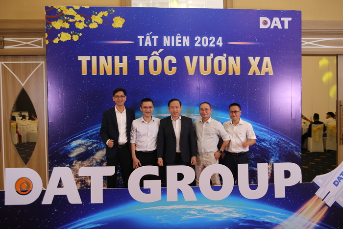 tiec-tat-nien-2024-tinh-toc-vuon-xa-–-mo-ra-hanh-trinh-ket-noi-vuon-minh-toa-sang-cho-dat-group-19